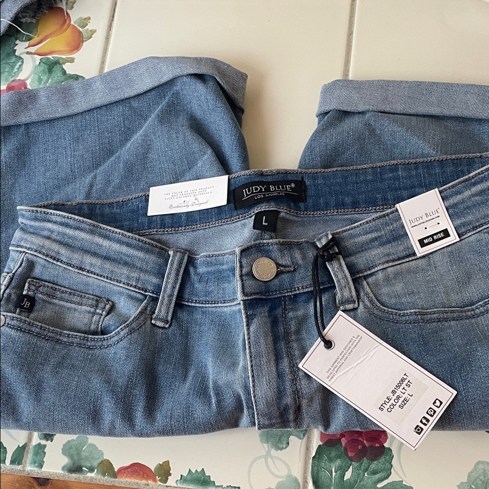 Judy Blue Women's Light Blue Denim Shorts - Picture 4 of 4